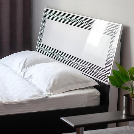 Leogrand Apartments On Svobody Lviv Dış mekan fotoğraf