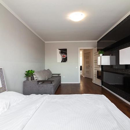 Leogrand Apartments On Svobody Lviv Dış mekan fotoğraf