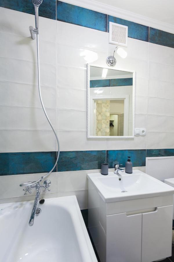 Leogrand Apartments On Svobody Lviv Dış mekan fotoğraf